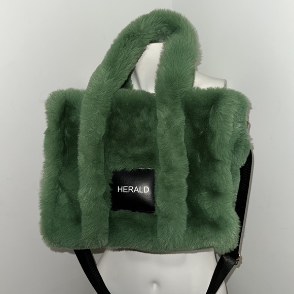 NWOT FAUX FUR HERALD BAG - Picture 2 of 8